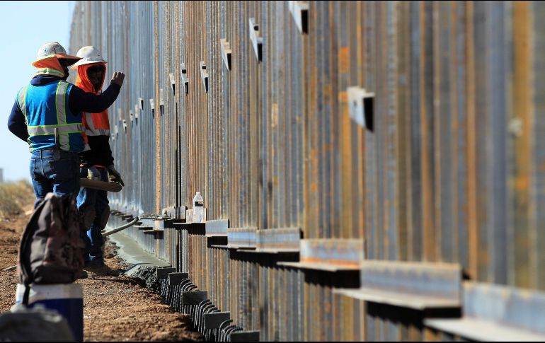 Entre las primeras medidas tomadas por Biden el miércoles al llegar a la Casa Blanca está la congelación de la construcción del muro fronterizo con México. EFE / ARCHIVO