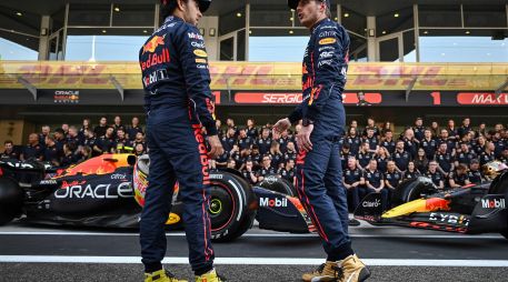 Han surgido rumores sobre diferencias y una supuesta rivalidad entre Checo Pérez y Max Verstappen. AFP/ ARCHIVO.