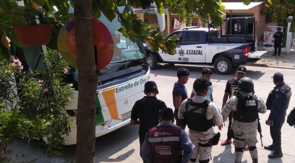 Los normalistas y los dos conductores del autobús acudieron a la sede de la Fiscalía General del Estado de Oaxaca (FGEO) de Matías Romero a rendir su declaración. ESPECIAL