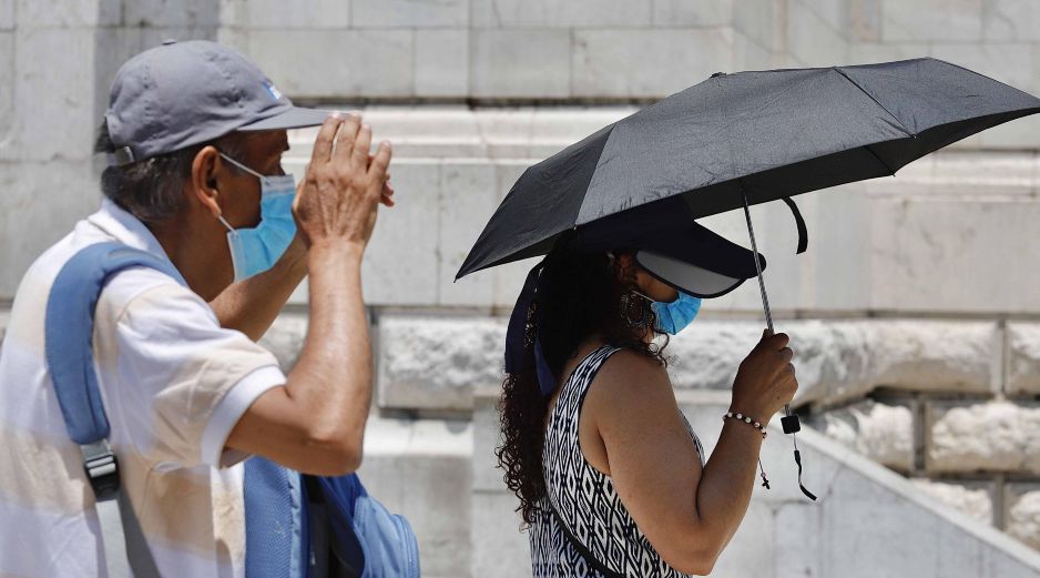 La gorra no solo protege contra los dañinos rayos UV, sino que también es un accesorio clásico que complementa cualquier atuendo de manera informal.  SUN / ARCHIVO