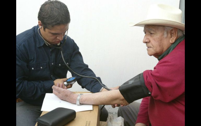 Autoridades de salud recomiendan checarse la presión arterial por lo menos una vez al mes. EL INFORMADOR / ARCHIVO