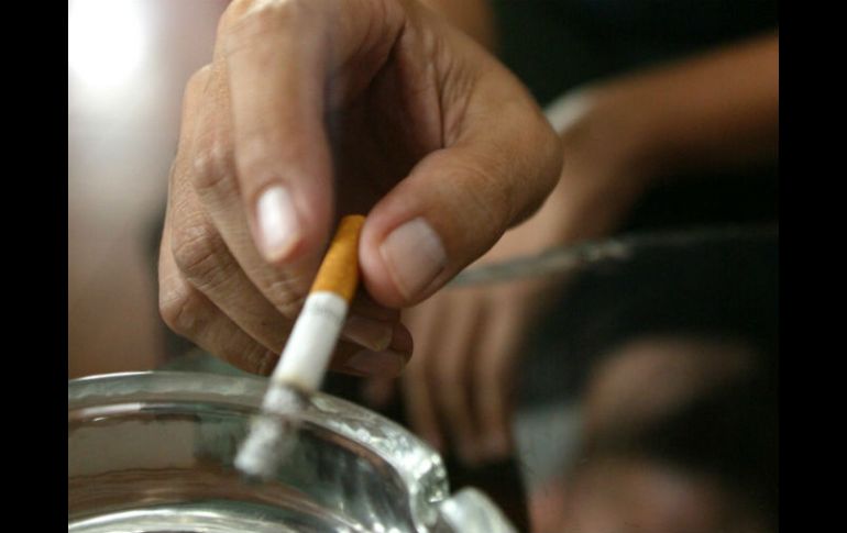 La esperanza de vida de un fumador aumenta nueve años si se deja el cigarro antes de los 40 años. EL INFORMADOR / ARCHIVO