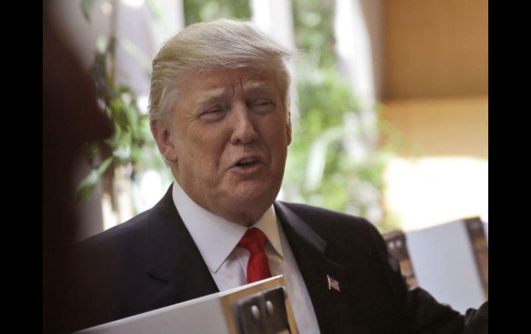 Los expertos consideran a Trump incapaz de servir de manera segura como presidente. AP / S. Wenig