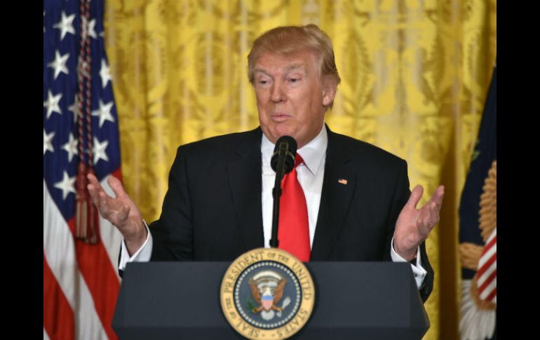 Donald Trump se queja de que la prensa distorsiona información sobre su gobierno. AFP / N. Kamm