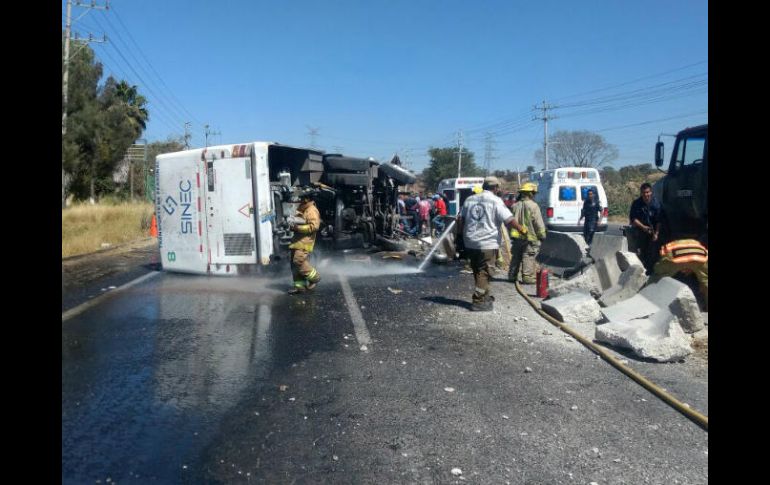 El accidente ocurrió sobre la carretera que conduce hacia Ameca, a la altura de Los Chorros. ESPECIAL /