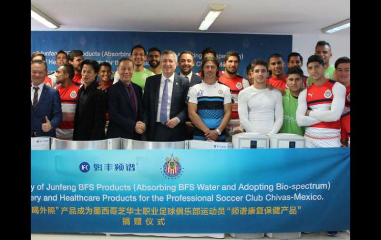 La empresa colabora con los atletas olímpicos de China. TWITTER / @Chivas