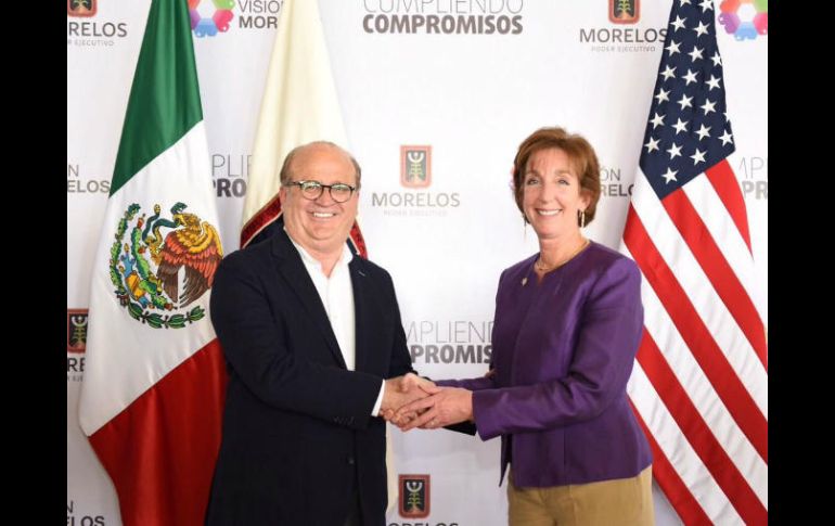En la imagen Graco Ramírez, gobernador de Morelos, y Roberta Jacobson. TWITTER / @gracoramirez