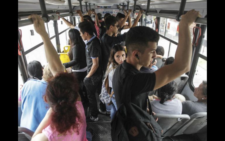 El transporte colectivo sólo moviliza entre nueve y 11 por ciento del total de usuarios diariamente. EL INFORMADOR / ARCHIVO
