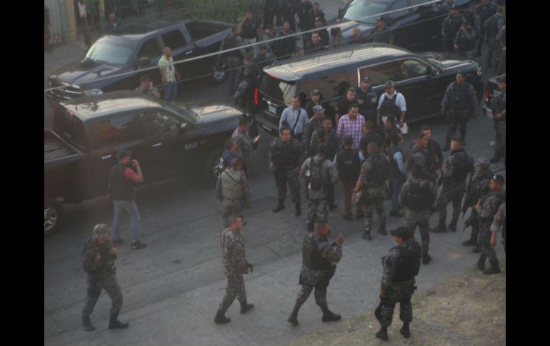 En un operativo contra ladrones de cuentahabientes, policías sometieron a Yojanan en la colonia Oblatos. EL INFORMADOR / ARCHIVO