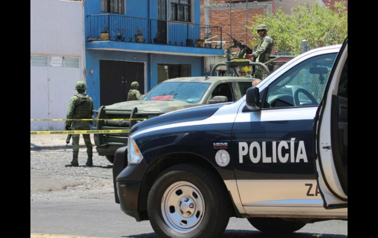 Policías municipales y estatales y militares atendieron el reporte en Zapopan. ESPECIAL /
