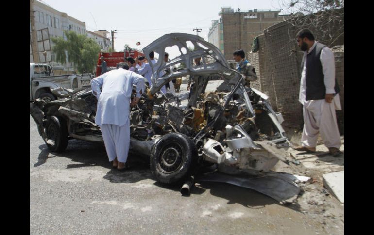 Hubo tres ataques con coche bomba en varios puestos de seguridad de las fuerzas afganas en el distrito de Gereshk. AP / ARCHIVO