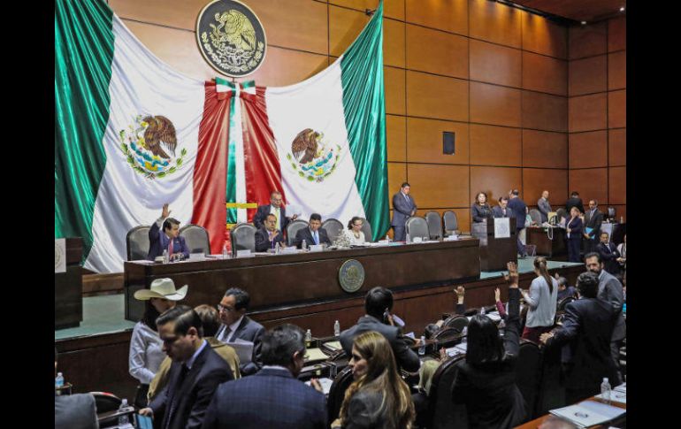 Diputados y senadores plantean que el Presidente ‘debe manifestar una posición cauta, pero firme’. SUN / ARCHIVO