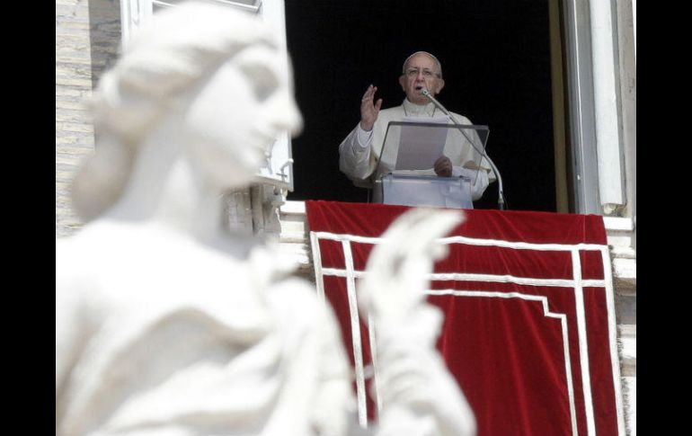 'Rezamos por todos los difuntos, por los heridos y sus familiares', declaró Francisco desde el Palacio Pontificio. AP / G. Borgia