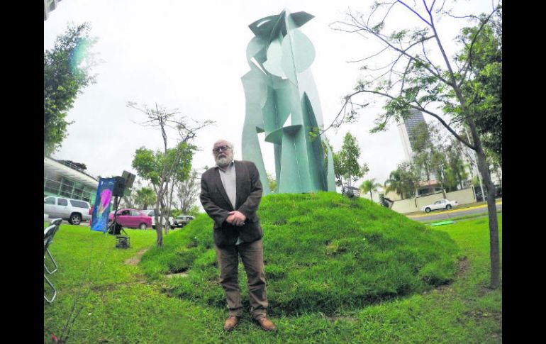 Novedad. El escultor Gabriel Macotela presentó su obra 'Torre' en Zapopan. EL INFORMADOR / A. Camacho