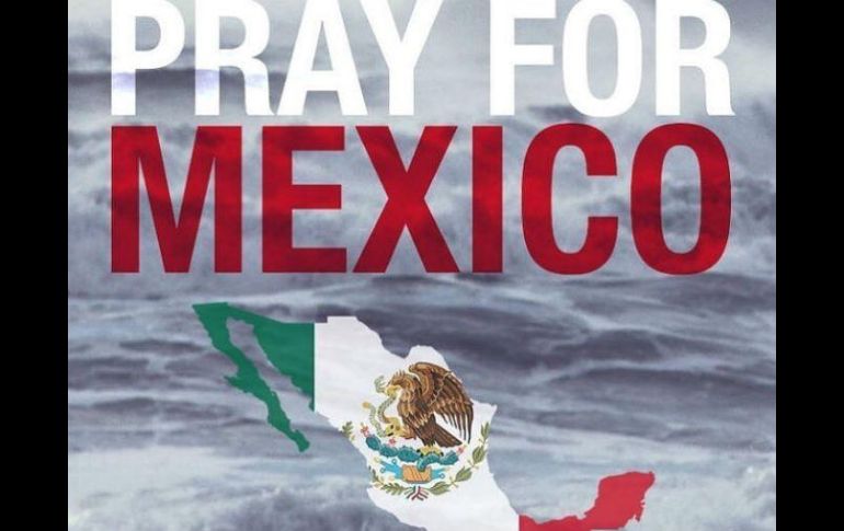 Carlos Vela e Hirving Lozano publicaron imágenes en las que piden orar por México. TWITTER / @HirvingLozano70