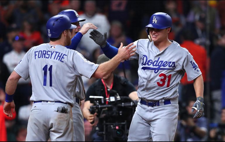 Jugadores de los Dodgers celebran su victoria. AFP/T. Pennington