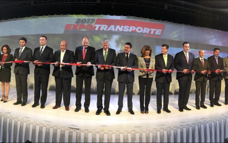 Este martes se inauguró la Expo Transporte 2017, evento que se realizará del 15 al 17 de noviembre en Expo Guadalajara.  TWITTER / @gruizesp