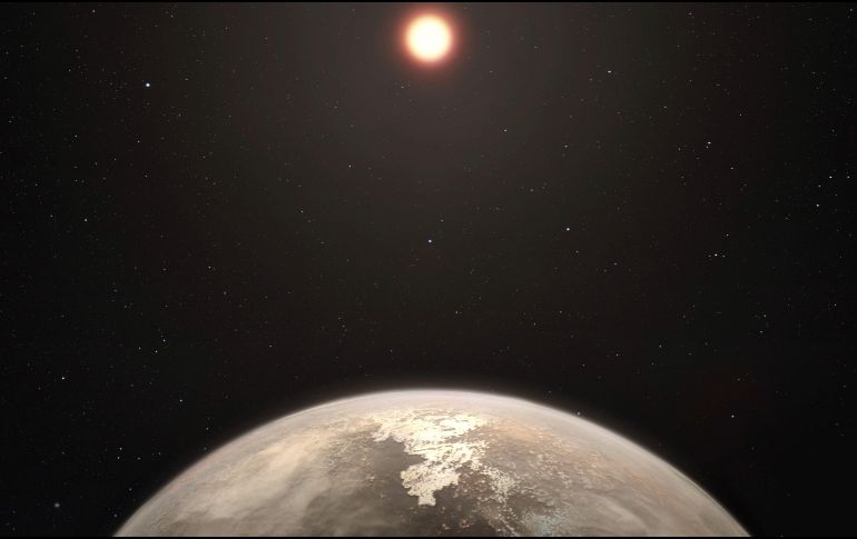 Esta recreación artística muestra al planeta templado Ross 128 b, que un equipo internacional de científicos ha descubierto, con su estrella enana roja anfitriona al fondo. EFE