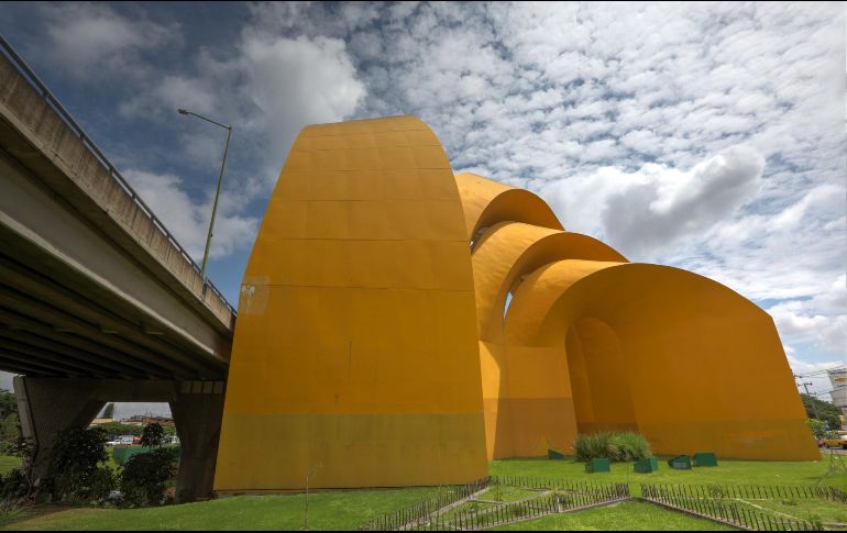 El estudio señala que los Arcos del Milenio tiene una mala percepción estética, pues varios calificaron el color como amarillo chillante. EL INFORMADOR/ARCHIVO