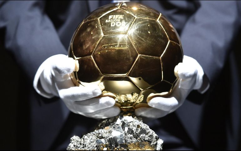 Desde 2008, Cristiano Ronaldo y Lionel Messi se han repartido los Balones de Oro, con cinco galardones cada uno. AFP / ARCHIVO