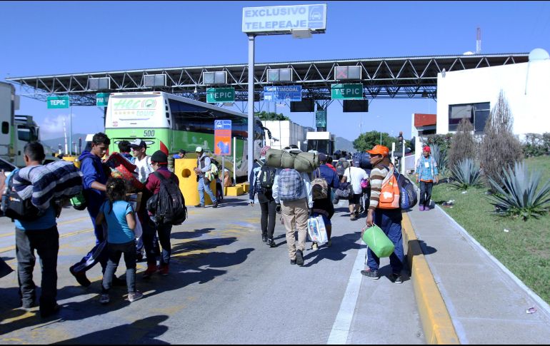 Migrantes buscan por sus propios medios llegar a su siguiente destino, Nayarit. NTX / F. García