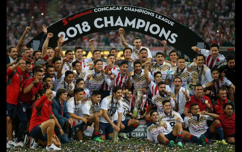 Jugadores de Chivas festejan tras ganar título de Concacaf el 25 de abril, al derrotar al Toronto en la final en Guadalajara. AP/E. Verdugo