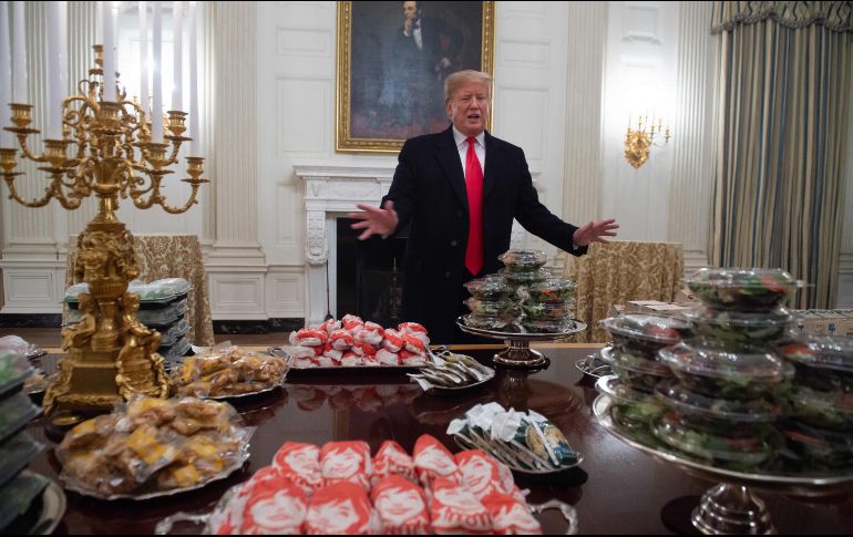 Por la falta de personal en la Casa Blanca, Trump ordenó hamburguesas para recibir a los campeones universitarios de futbol americano. AFP/S. Loeb