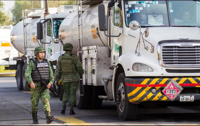Elementos de las secretarías de la Defensa Nacional y de Marina Armada de México implementan un operativo especial de vigilancia contra el robo de combustible. NTX / J. Pazos
