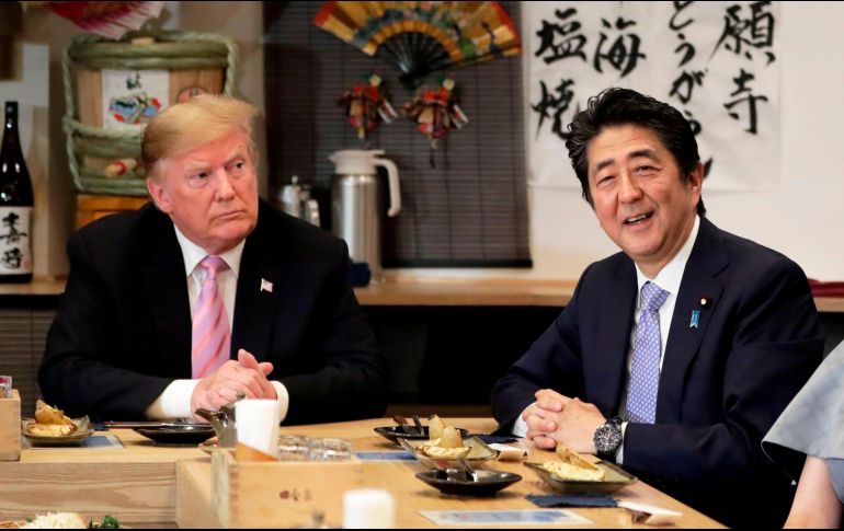 El presitende Donald Trump y su esposa Malania se convertirán en los primeros diganatarios extranjeros en reunirse con el emperador Narujito y Masako. AFP / K. Ota