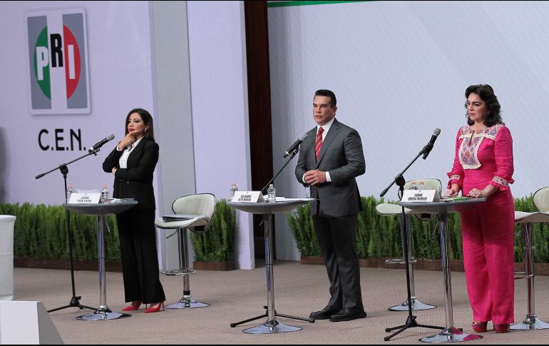 Lorena Piñón, Alejandro Moreno e Ivonne Ortega en el auditorio “Plutarco Elías Calles”. NOTIMEX/I. Hernández