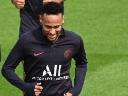 Neymar, según sus fuentes, quiere volver al Barcelona, el club desde el que llegó a París en agosto de 2017 por 222 millones de euros. AFP / D. Faget