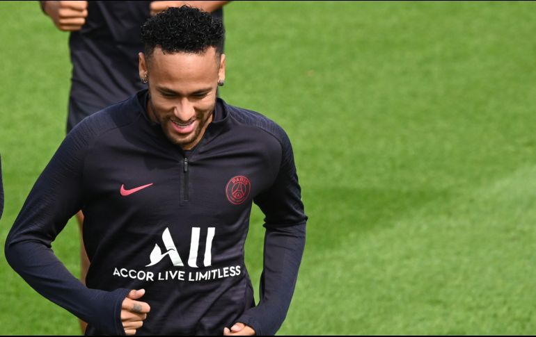 Neymar, según sus fuentes, quiere volver al Barcelona, el club desde el que llegó a París en agosto de 2017 por 222 millones de euros. AFP / D. Faget