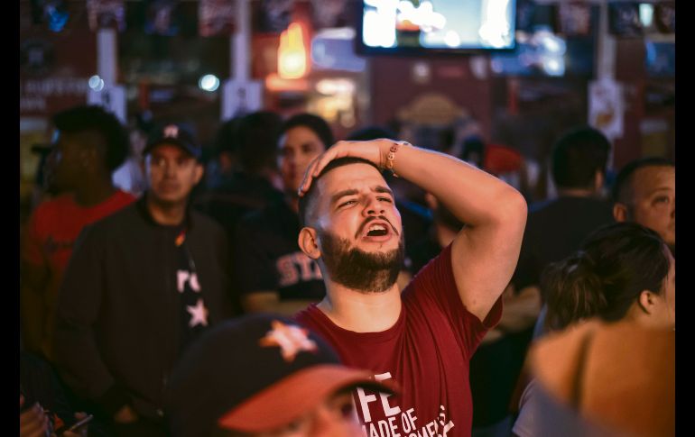 En otros sitios de Houston se lamentaron por la derrota. AFP / S. Flores