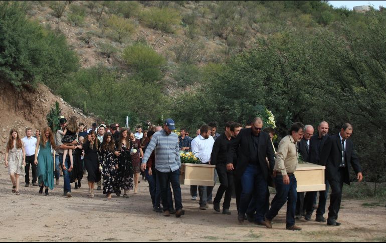 Familiares y amigos despidieron a Dawna, Trevor y Rogan el pasado 7 de noviembre en La Mora, en el municipio de Bavispe, Sonora. EFE/ARCHIVO
