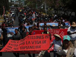 La marcha, que duró al menos tres horas, partió del mercado de Chilpancingo hacia la carretera federal que conduce a Tixtla, en donde ocurrió el asesinato. EFE/J. DE LA CRUZ.
