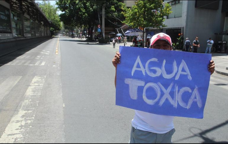 Vecinos de la Alcaldía Benito Juárez protesta por el agua contaminada que sale de las tuberías de sus hogares. SUN / ARCHIVO