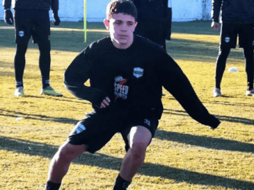 Mateo Apolonio se convirtió en el jugador más joven en debutar en la Primera División. Instagram/ @prensariestra