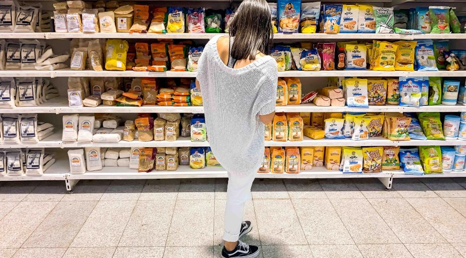 En los supermercados del país es posible ver pasillos repletos de comida diseñada para maximizar las ganancias de las empresas productoras a costa de su calidad nutrimental. EFE/Archivo