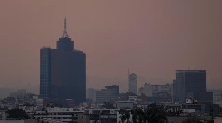 Panorámica de la Ciudad de México donde se aprecia la contaminación padecida el lunes. SUN/I. Esquivel