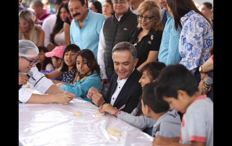 Mancera asistió al ‘Gran Festival para Niños y Niñas de la Ciudad de México’ con motivo del Día del Niño. TWITTER / @ManceraMiguelMX