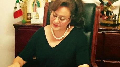 La abogada María Guadalupe Sánchez Rodríguez, podrá responder las 27 preguntas que faltan en el examen. ESPECIAL