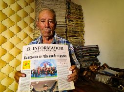 Don Roberto ha coleccionado alrededor de cinco mil de este diario, que hoy cumple 106 años. EL INFORMADOR/A. Navarro