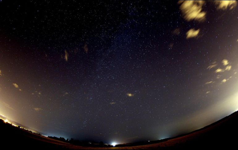 El 22 de octubre las Oriónidas surcarán el cielo nocturno. EFE/Archivo