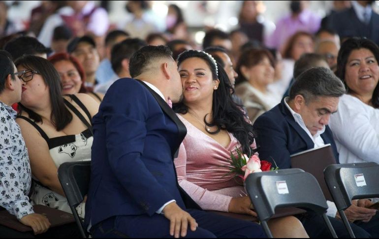 La alcaldesa Paty Lobeira de Yunes felicitó a todas las parejas y agradeció a quienes participaron para llevar a cabo esta ceremonia. .SUN/ ARCHIVO.