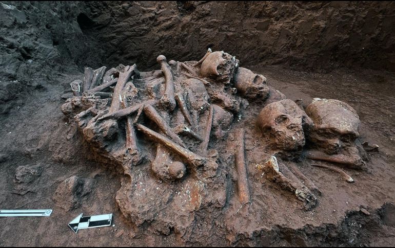 En la imagen se observa el hallazgo de un entierro prehispánico en la localidad de Pozo de Ibarra, estado de Nayarit. EFE/Instituto Nacional de Antropología e Historia.