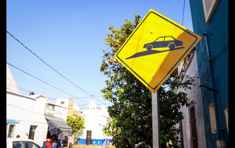 Son más de 320 señalamientos viales instalados entre las calles José María Vigil, Frías, San Felipe y Bernardo Balbuena. H. Figueroa.