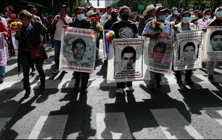 Familiares y compañeros de los 43 normalistas de Ayotzinapa exigen resultados de investigación del caso. SUN/ARCHIVO