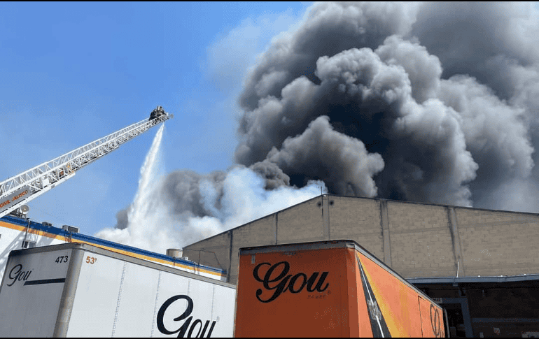 La extensión afectada de la empresa por el incendio fue de mil 250 metros cuadrados, sin embargo, los bomberos lograron resguardar una bodega de 2 mil 500 metros cuadrados. CORTESÍA/ Protección Civil Jalisco.
