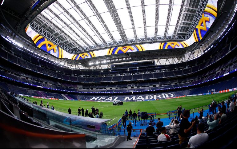 Jugadores del Bayern reconocen la cancha del estadio santiago Bernabéu. La condición de local es una de las ventajas del Real Madrid. EFE/R. Jiménez