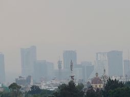 El viento débil y la alta radiación solar han impedido que mejore la calidad del aire en la Ciudad de México. EFE/M. Guzmán